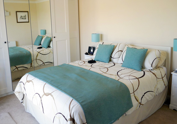 Fisherman’s Cottage sleeps 5 in 1 Single and 2 Double Bedrooms. All bedrooms have wonderful views.